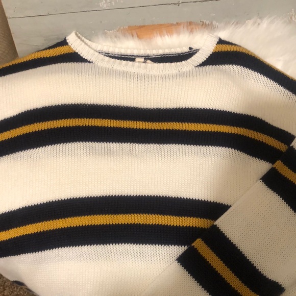 🌟Tillys Soft Sweater🌟 - Picture 3 of 4